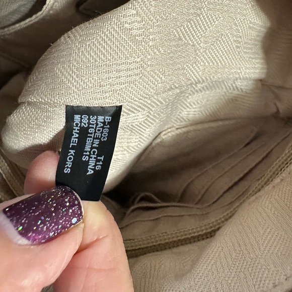 Michael Kors Billy Messenger suede leather bag, like new condition, color cement - Picture 5 of 11